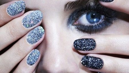 Glittermanicure voor korte nagels