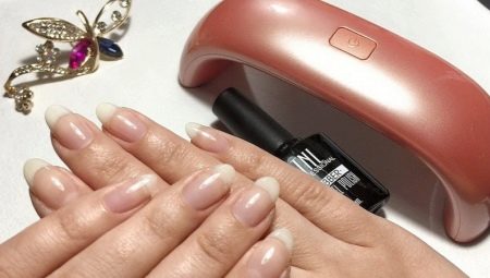 Pag-align ng nail plate na may base para sa gel polish