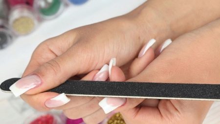 Is it possible to extend nails during pregnancy and what are the restrictions?
