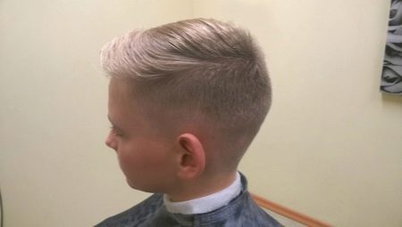 Ideias e opções de design para um corte de cabelo de tênis para um menino