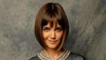Short haircuts for women after 40 years