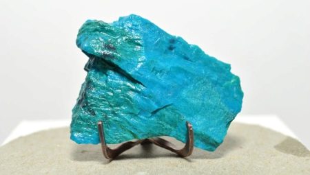 Turquoise: description de la pierre, ses types et propriétés