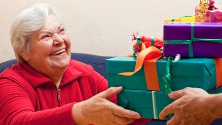 O que dar de aniversário a uma pessoa idosa?