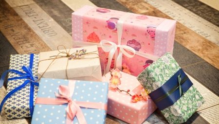 Jak zawinąć płaski prezent w papier prezentowy?
