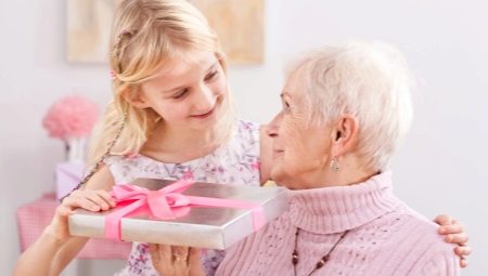 Какъв подарък можете да направите на баба си със собствените си ръце за нейния рожден ден?