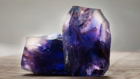 Purple and lilac stones: types, applications and who are they suitable for?
