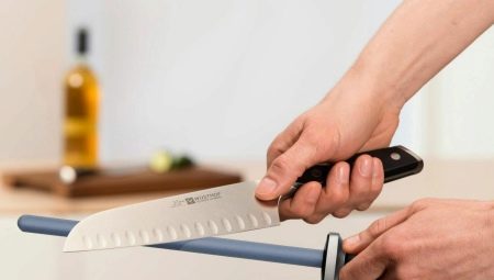 Wie schleift man Messer mit einem Messerschärfer?