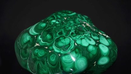 Malachite: properties, what it looks like, where is it mined and for whom is it suitable?