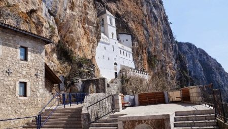 Biara Ostrog di Montenegro: penerangan dan arahan