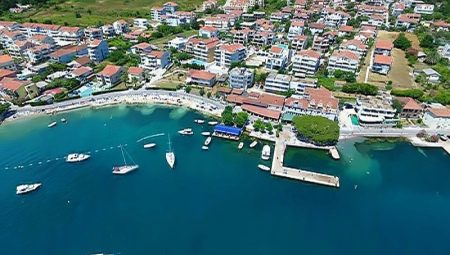 Povětrnostní podmínky a vlastnosti rekreace v Djenovici v Černé Hoře