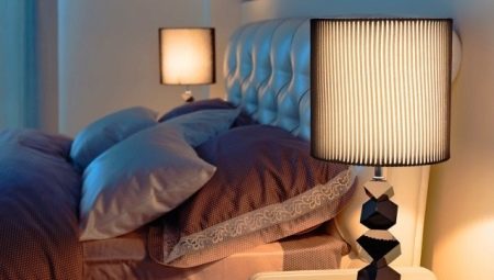 Galda lampas guļamistabai: veidi, izvēle un izvietojums