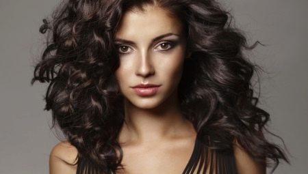 Mørk brun hårfarge: hvem passer og hvordan farge hårstråene?