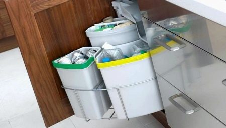 Sisäänrakennetut roskakorit: tyypit ja suositukset valintaan