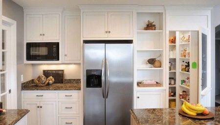 Kühlschrank in der Küche: Wo kann man ihn im Innenraum installieren?