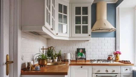 Ideias de design de interiores para cozinhas pequenas
