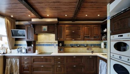 Κουζίνες από μασίφ ξύλο βελανιδιάς: επιλογή, πλεονεκτήματα και μειονεκτήματα, παραδείγματα σχεδίασης