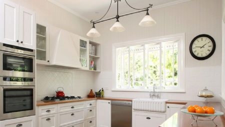 Kitchen along the window: design examples