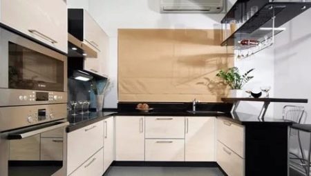Dapur berbentuk U dengan tingkap: ciri dan kaedah susun atur