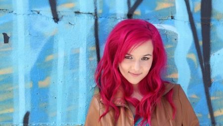 Roze haar: tinten en subtiliteiten van kleuring