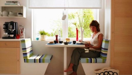 Meja di tepi tingkap di dapur: ciri dan pilihan reka bentuk