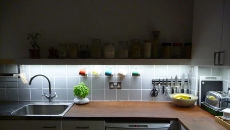 Jalur LED untuk dapur: yang mana satu untuk dipilih dan bagaimana untuk memasang?