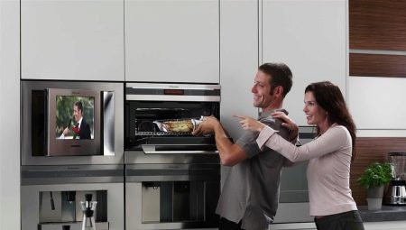 Opțiuni pentru amplasarea unui televizor în bucătărie