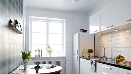 Diseño de cocina con un área de 8 m2. m con refrigerador