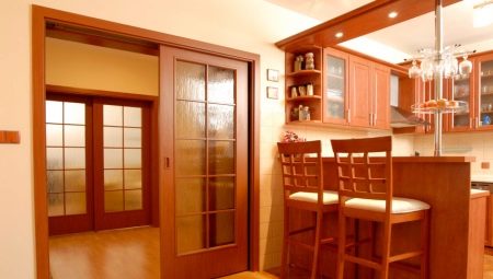 Mutfağa açılan kapılar: çeşitler, seçenekler ve örnekler