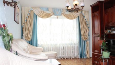 Tvåfärgade gardiner i vardagsrummet: intressanta alternativ och rekommendationer för att välja