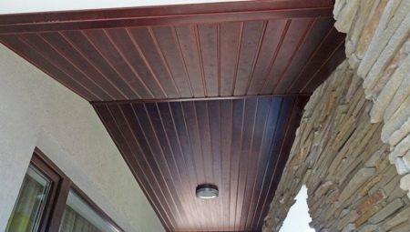 Ceiling on the balcony: varieties and finishes
