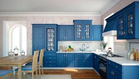 Modré kuchyně: výběr náhlavní soupravy a kombinace barev v interiéru