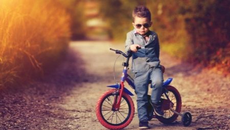 Přídavná kola pro dětské kolo: vlastnosti, výběr a montáž