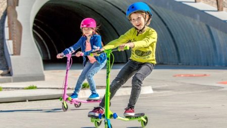 Bagaimana memilih skuter roda dua untuk anak-anak dari 6 tahun?