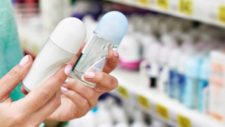 The main differences between deodorant and antiperspirant