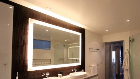 Osvětlené zrcadlo v koupelně: odrůdy, doporučení pro výběr