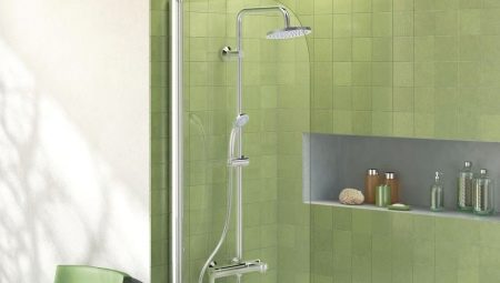 Columna de ducha con caño: características del sistema de baño, elección y variedad.