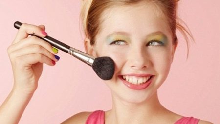 Kosmetik für Mädchen ab 12 Jahren: können sie verwendet werden und wie wählt man sie aus?