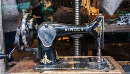 Vintage šicí stroj Singer