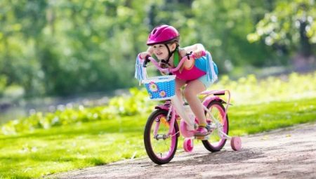 Basikal untuk seorang gadis berumur 5 tahun: model popular dan rahsia pilihan