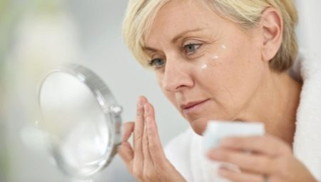 Kosmetika nuo senėjimo: nuo kokio amžiaus naudoti ir kaip pasirinkti?