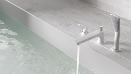 Beyaz banyo muslukları: neler var ve nasıl seçilir?