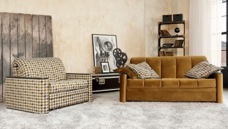 Sofaer med trekkspillmekanisme og armlener
