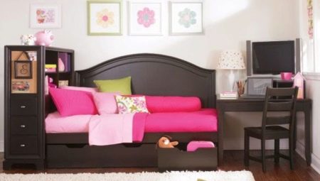 ¿Cómo elegir un sofá para una niña en el dormitorio?