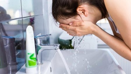 Welk water is beter om je gezicht mee te wassen?
