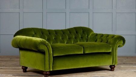 Grønne sofaer i interiøret