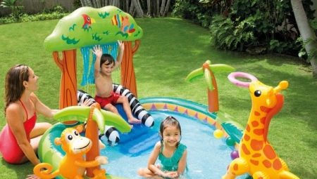 Zwembad voor kinderen: kenmerken, soorten, keuze
