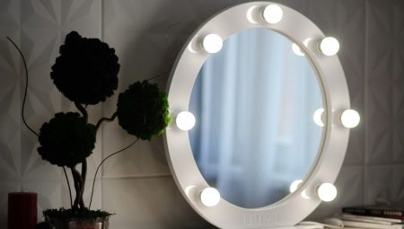 Make-up zrkadlá: typy, veľkosti a príklady v interiéri