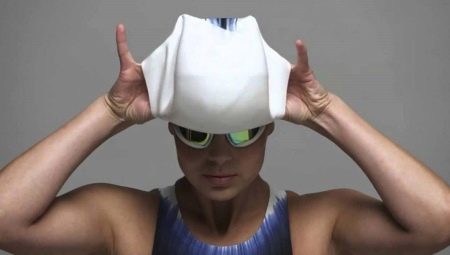 How to put on a pool cap?