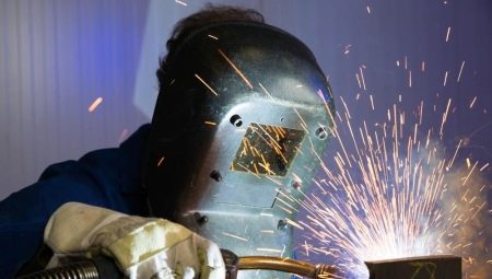 Paano magsulat ng resume para sa isang welder?