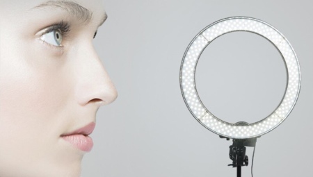 Ringlampen für einen Maskenbildner: Funktionen, Sorten und Auswahlregeln